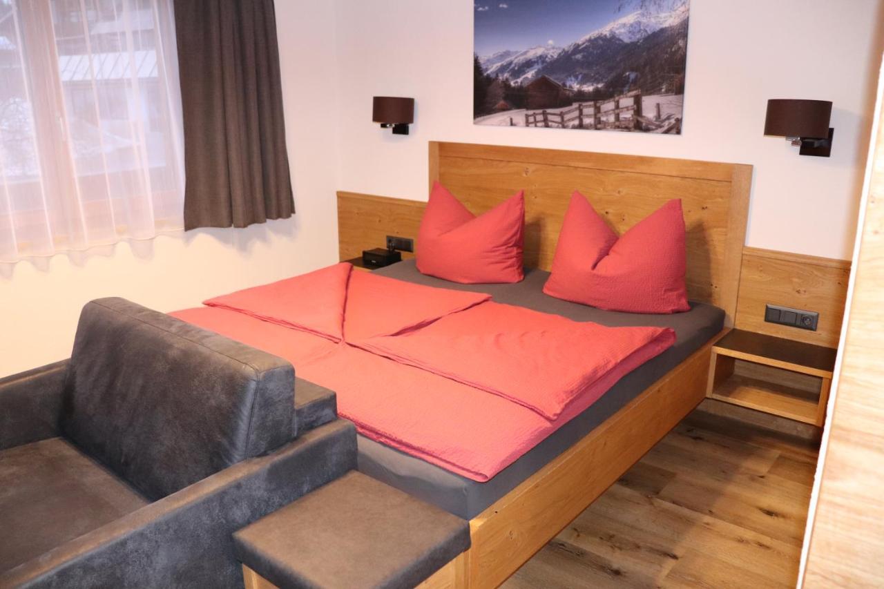 Haus Alpenflora Apartment Flirsch Bagian luar foto
