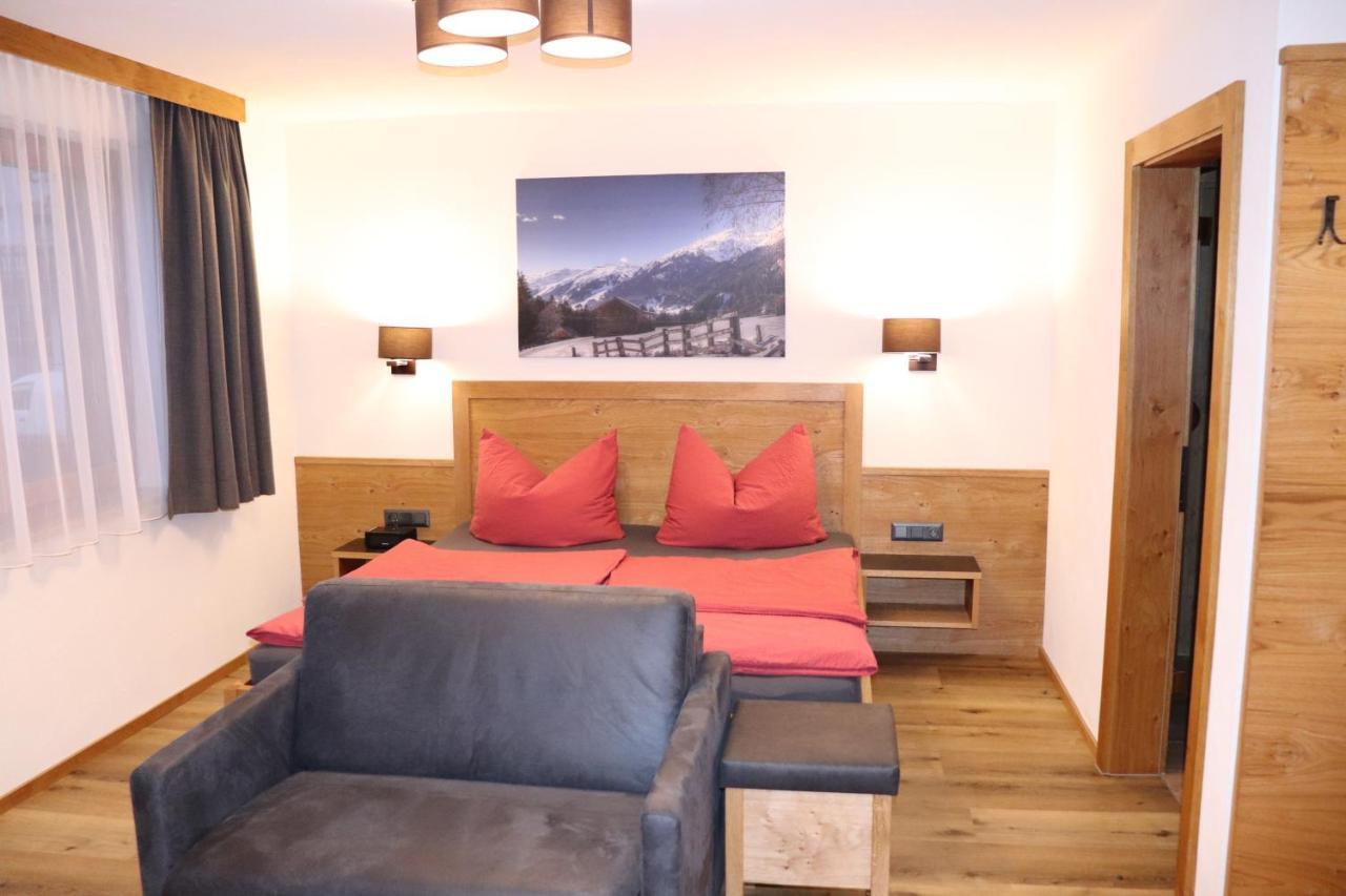 Haus Alpenflora Apartment Flirsch Bagian luar foto