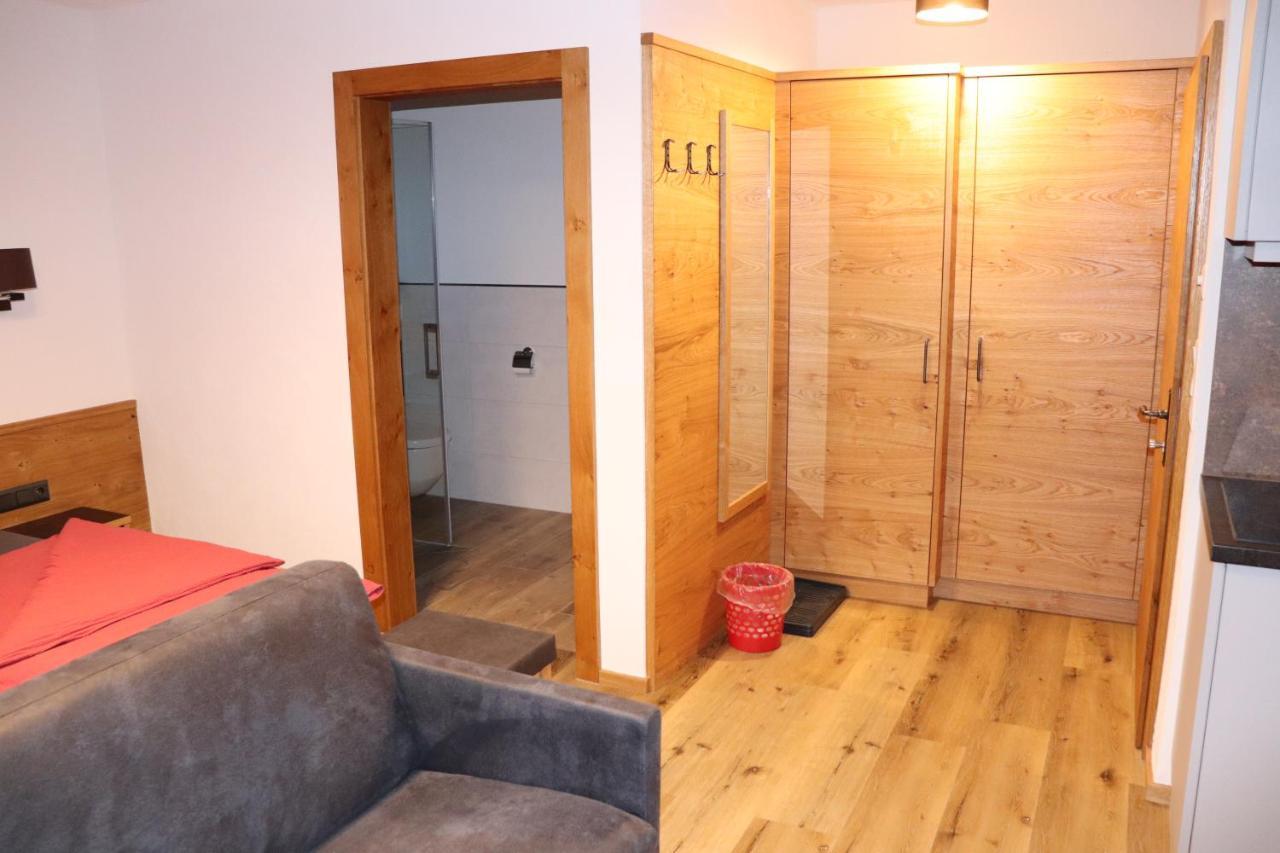 Haus Alpenflora Apartment Flirsch Bagian luar foto