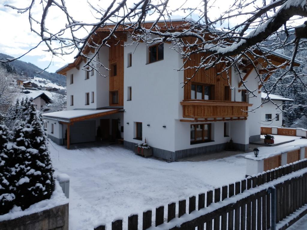 Haus Alpenflora Apartment Flirsch Bagian luar foto