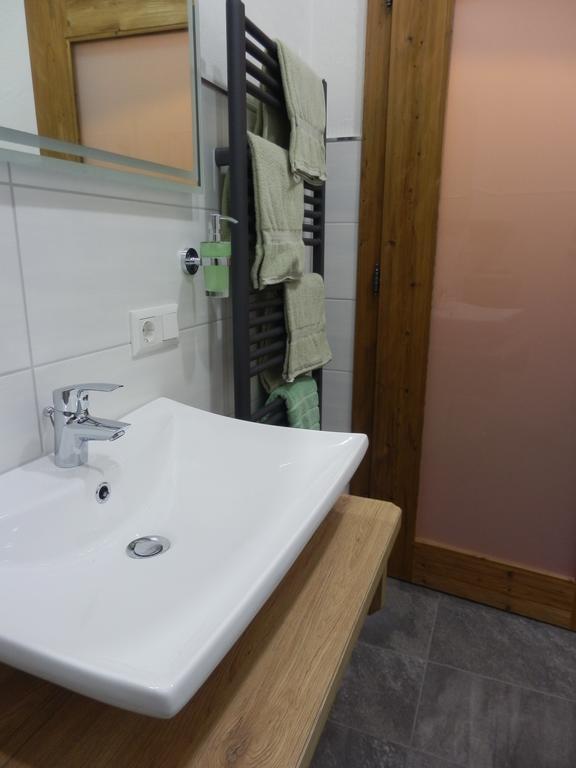 Haus Alpenflora Apartment Flirsch Bagian luar foto