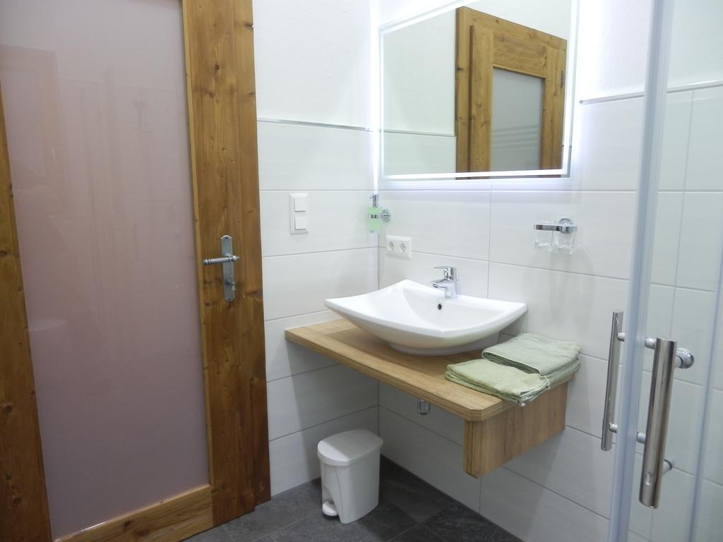 Haus Alpenflora Apartment Flirsch Bagian luar foto