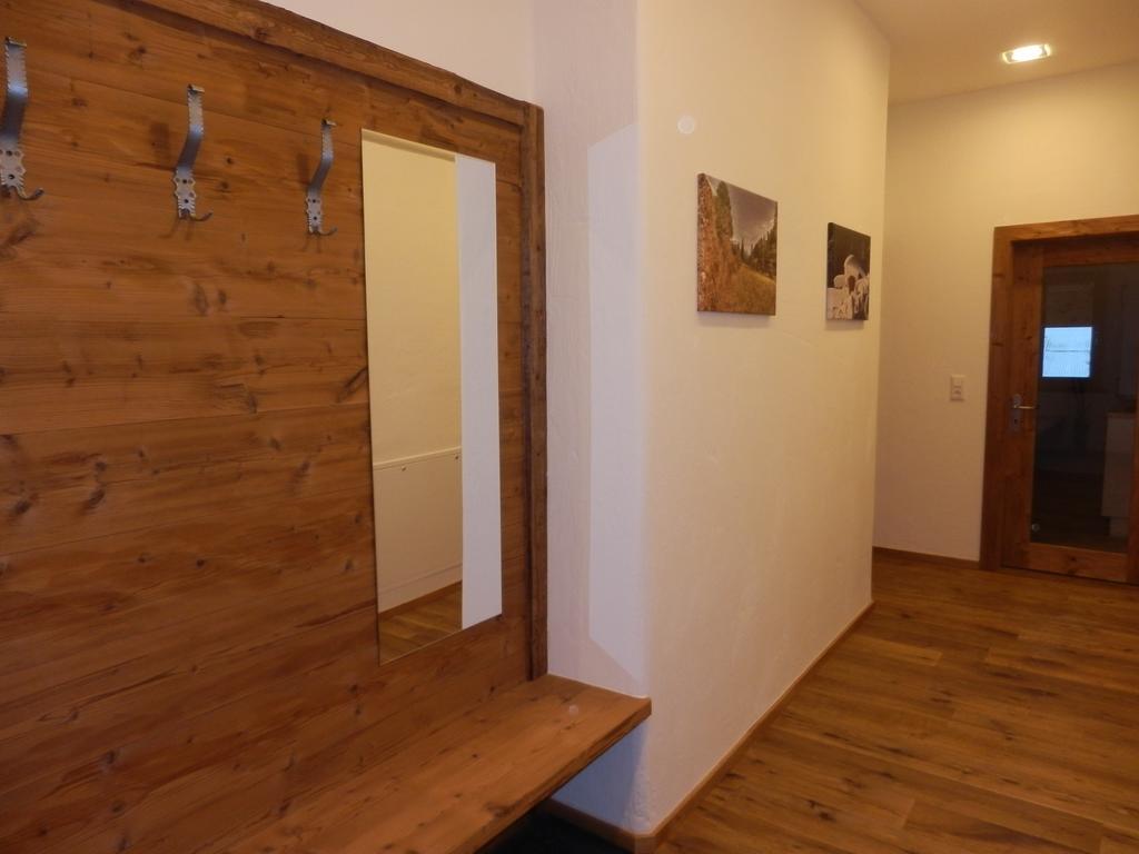 Haus Alpenflora Apartment Flirsch Bagian luar foto