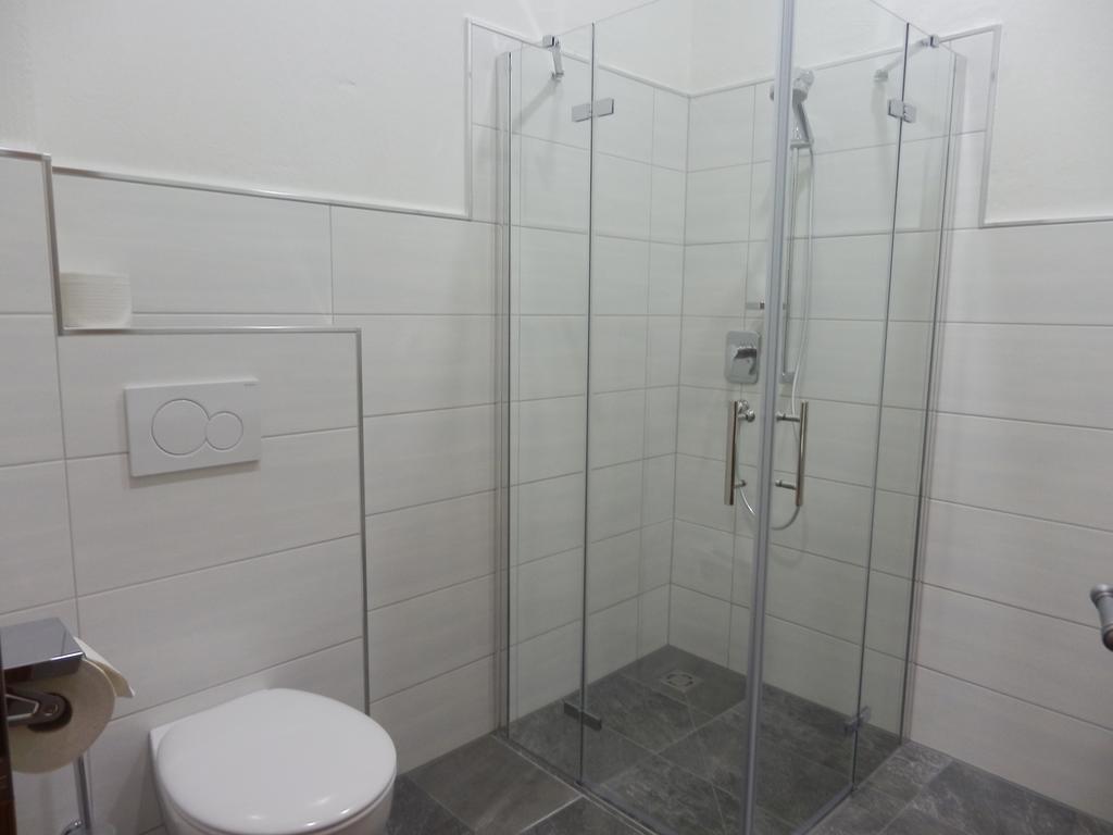 Haus Alpenflora Apartment Flirsch Bagian luar foto