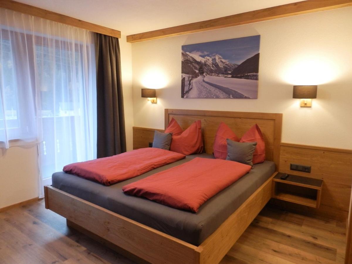 Haus Alpenflora Apartment Flirsch Bagian luar foto